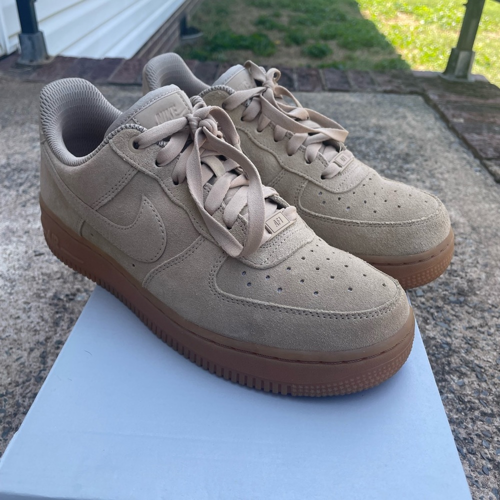 Women’s Nike Air Force 1 '07 LV8 Mushroom Sneakers